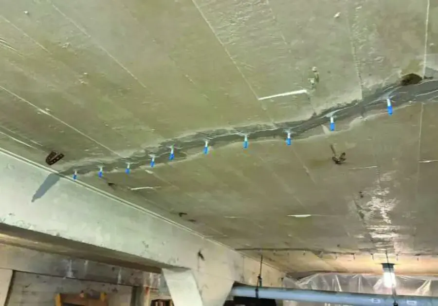 Ceiling drying setup with injection hoses after a leak in Lodi